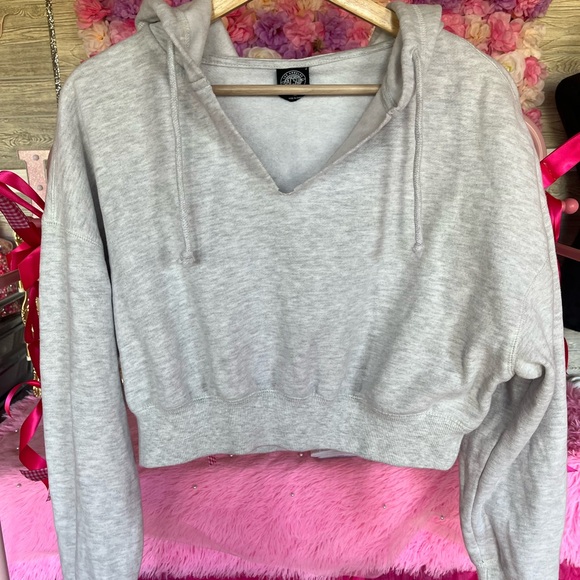 PacSun Tops - PacSun Light Gray Cropped V-Neck Hoodie